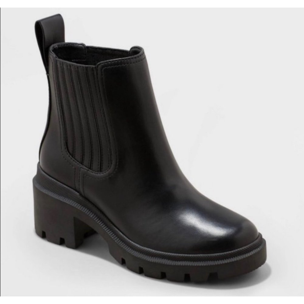 Universal Thread Naya Block Heel Chelsea Boots 9.5